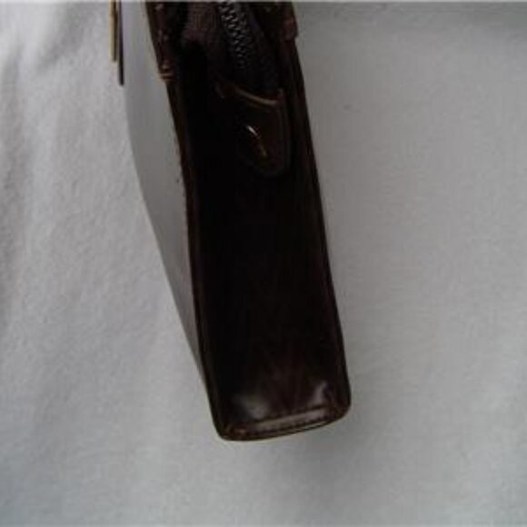 AUTHENTIC MARIO VALENTINO SIGNATURE CLUTCH EUC MADE IN ITALY! - Picture 2 of 16